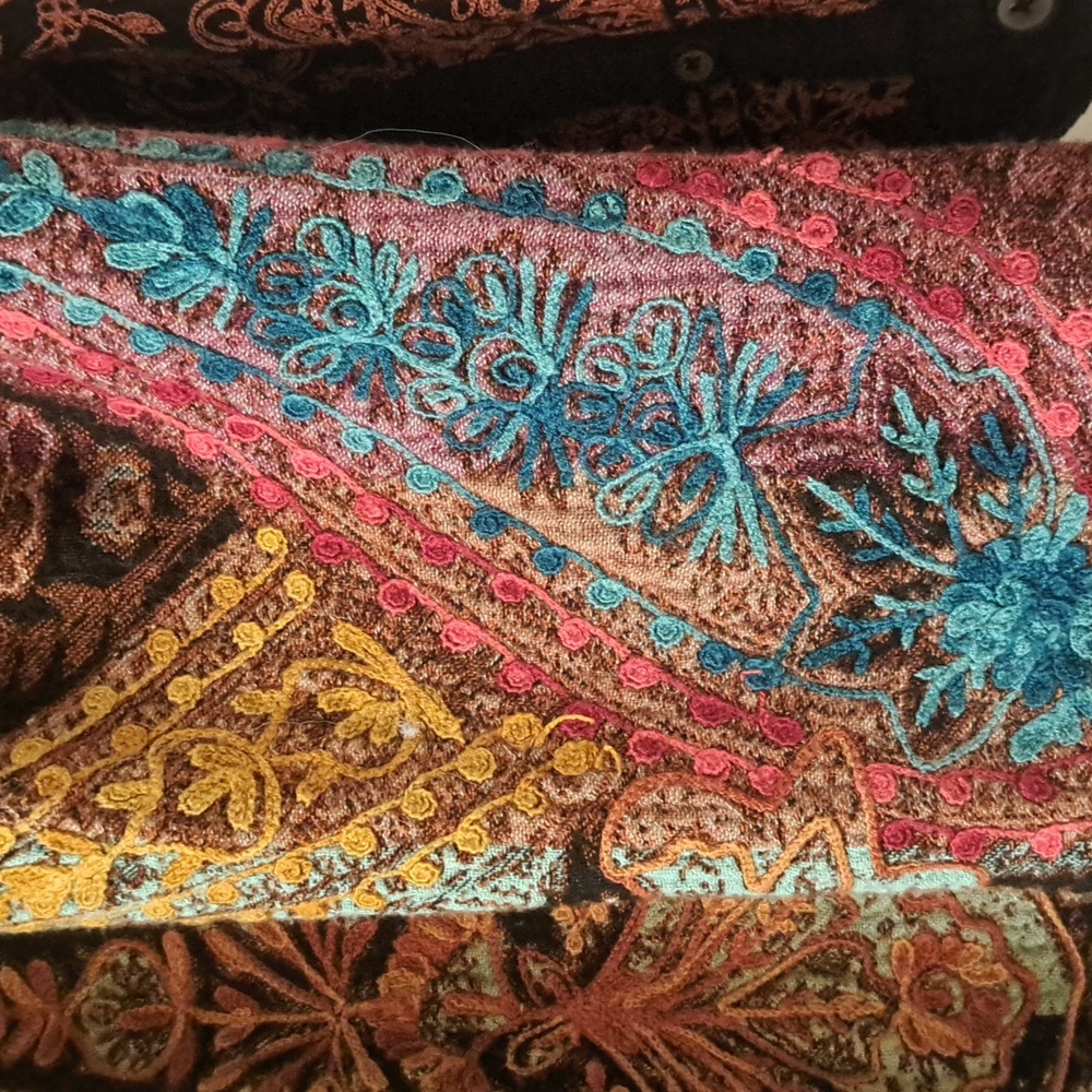 John Mark Black & Multi Color W/ Embroidered Detail Slit Side Schaket SzL EUC - Picture 7 of 11